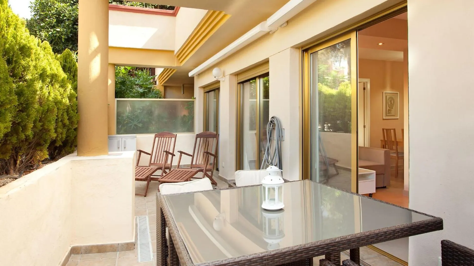 Beachside Apartment With Shared Pool マルベーリャ