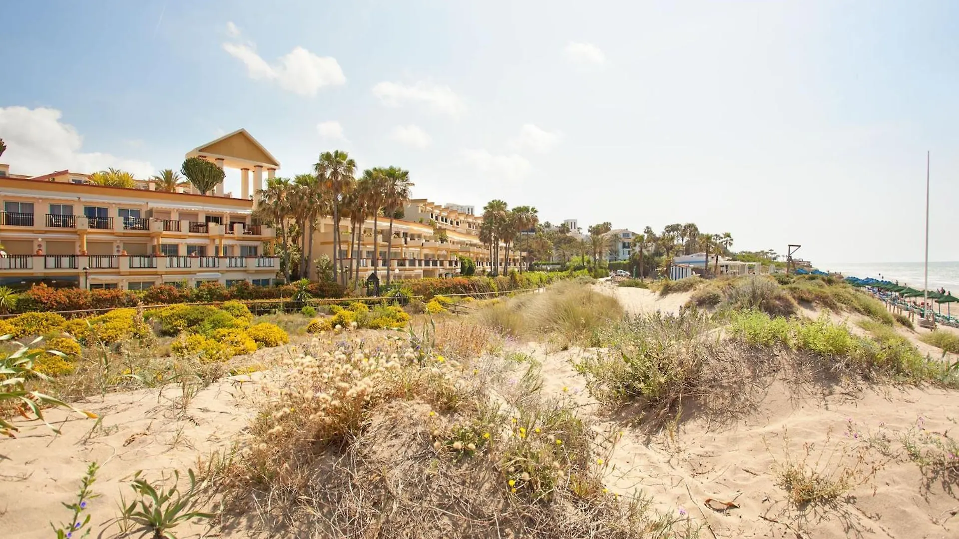 Beachside Apartment With Shared Pool マルベーリャ
