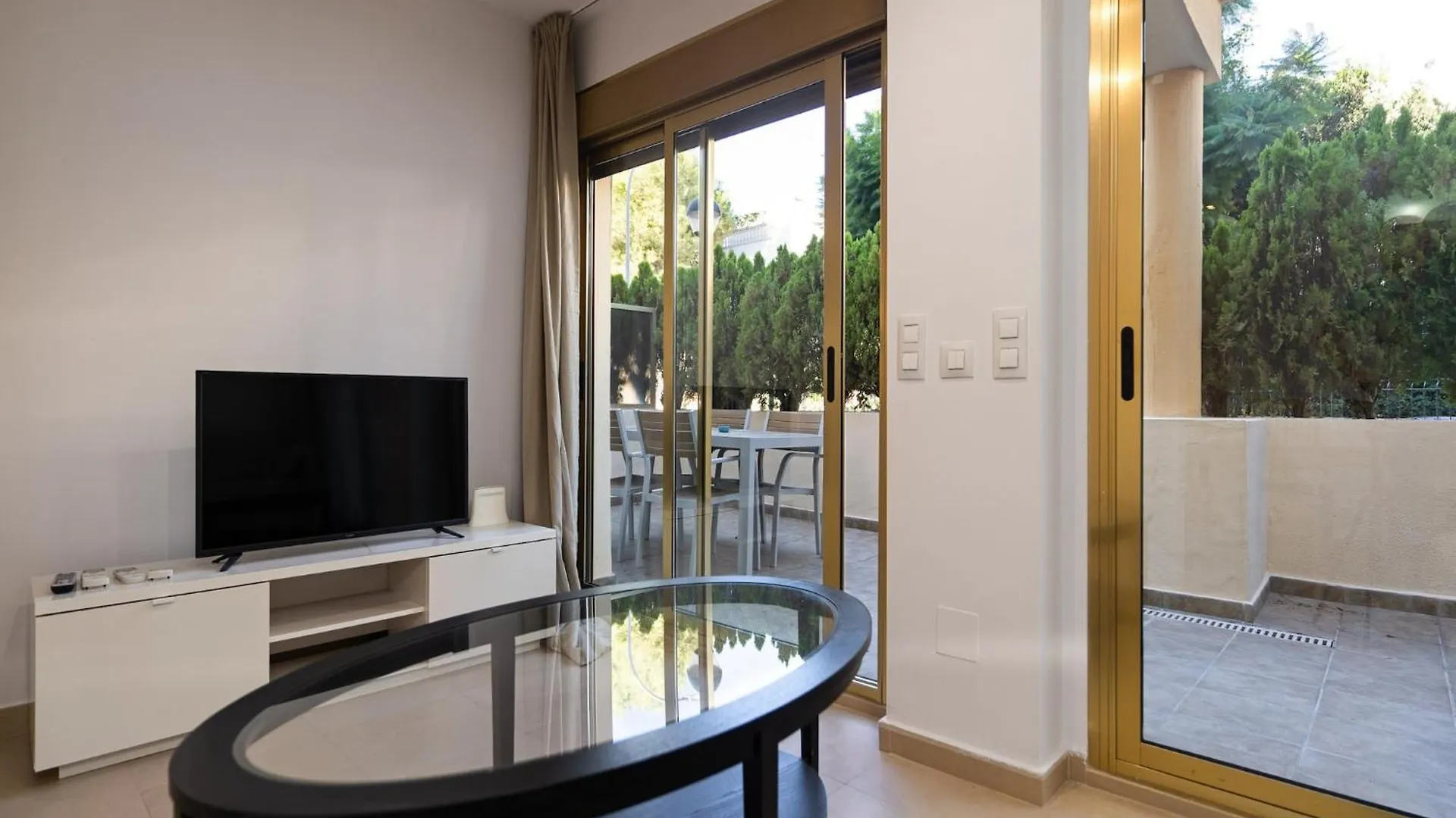 Beachside Apartment With Shared Pool マルベーリャ スペイン