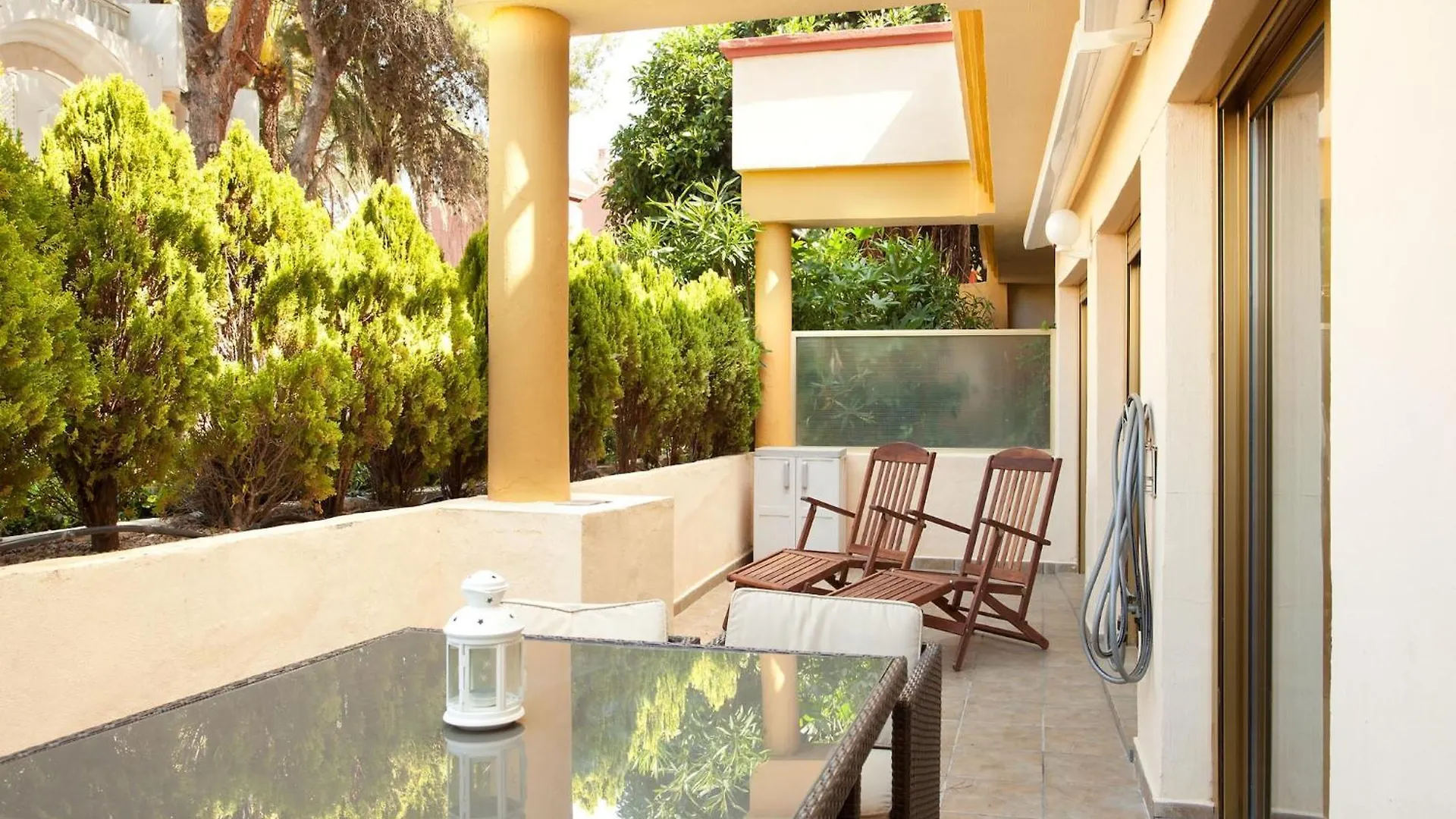 Beachside Apartment With Shared Pool マルベーリャ